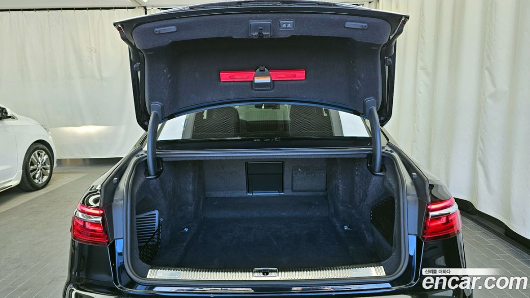 Audi A8 55 TFSI Quattro LWB, 2021