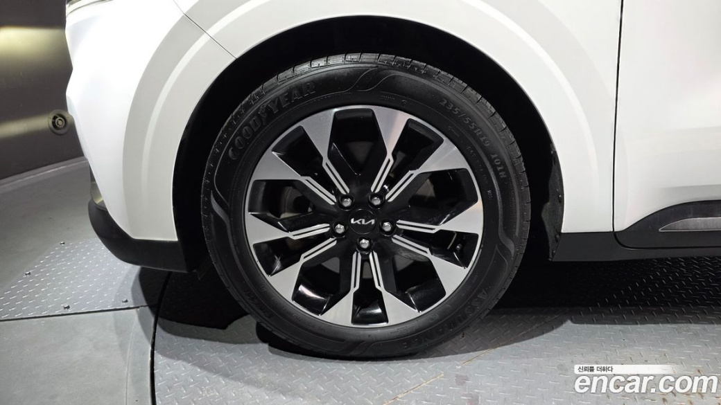 Kia Carnival 9-Seater Signature, 2023