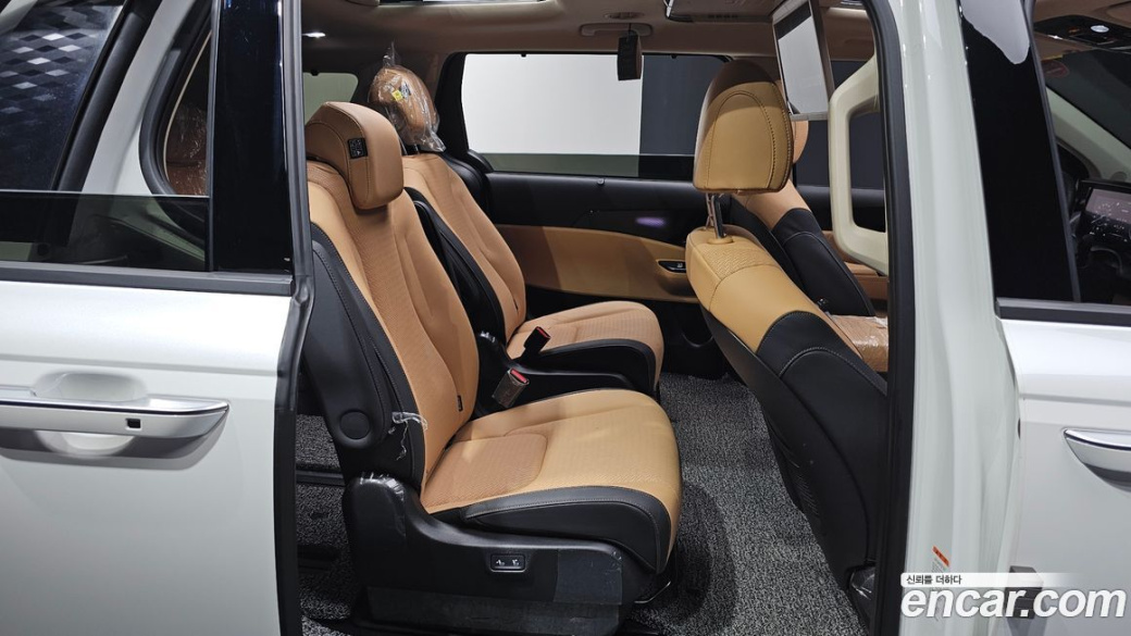 Kia Carnival 9-Seater Signature, 2023