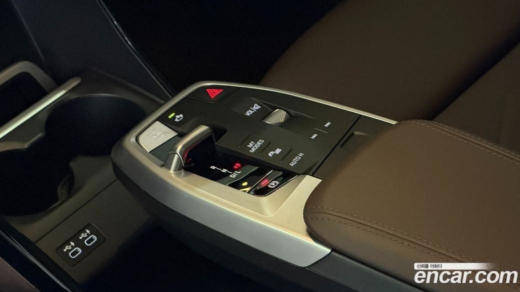 BMW 2-Series 220i Luxury, 2024