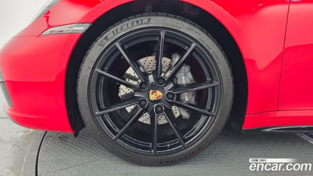 Porsche 911 Carrera, 2024