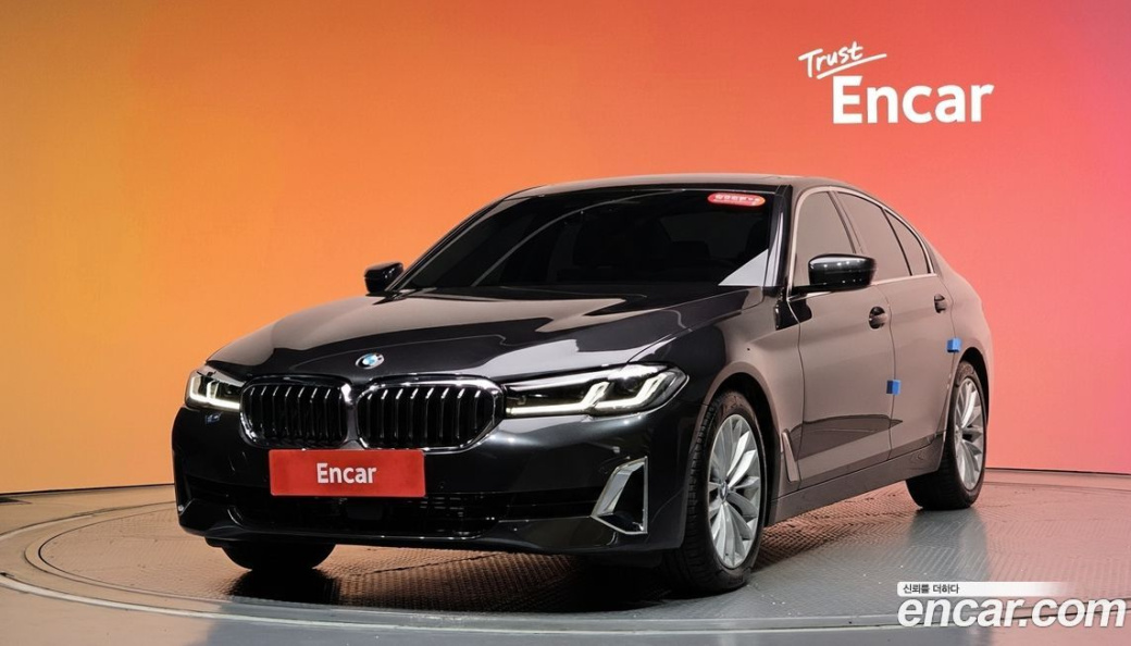 BMW 5-Series 520i Luxury, 2022