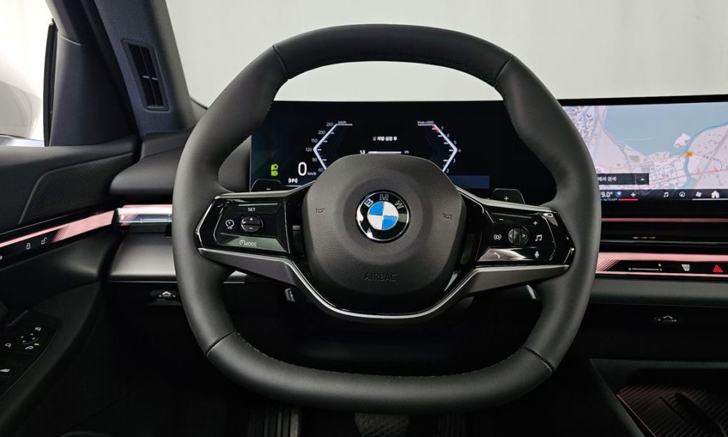 BMW 5-Series 520i, 2025