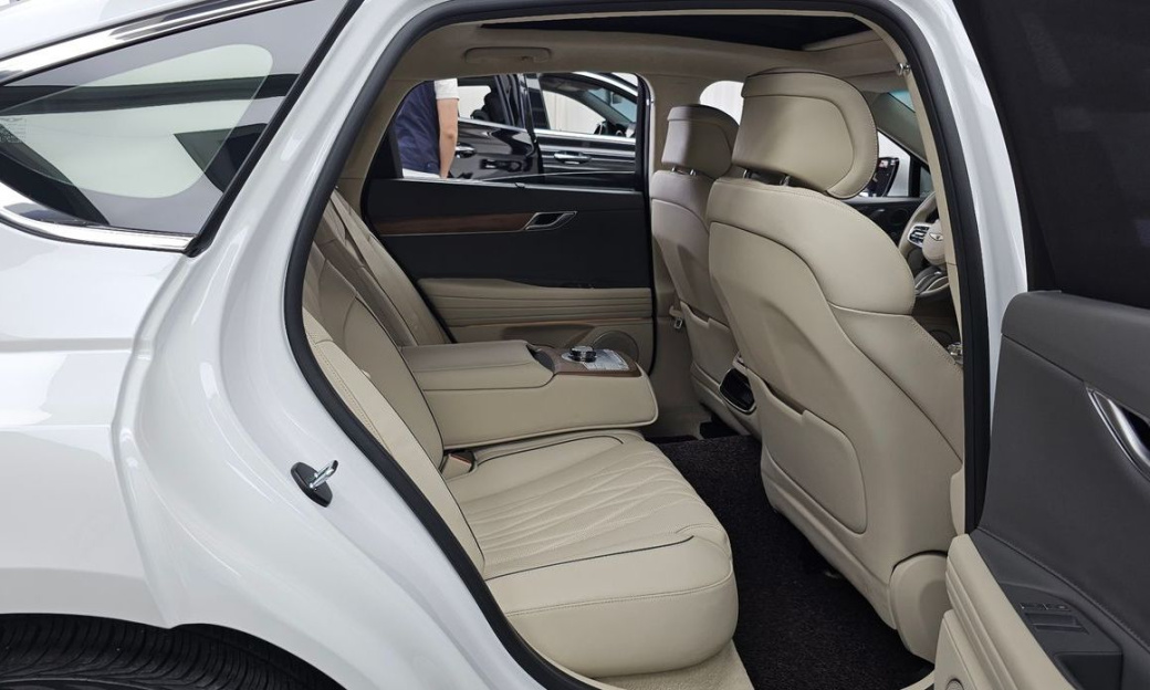 Genesis G80 Gasoline 2.5 Turbo 2WD, 2025