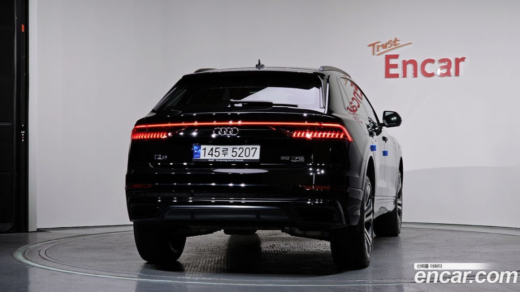 Audi Q8 55 TFSI Quattro Premium, 2023