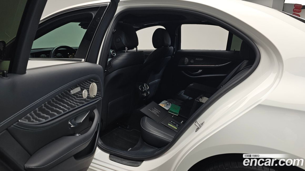 Mercedes-Benz E-Class E350 4MATIC AMG Line, 2021