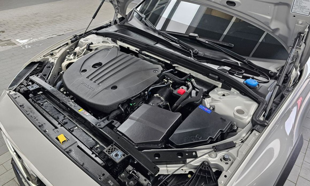 Volvo V60 B5 Ultimate AWD, 2024