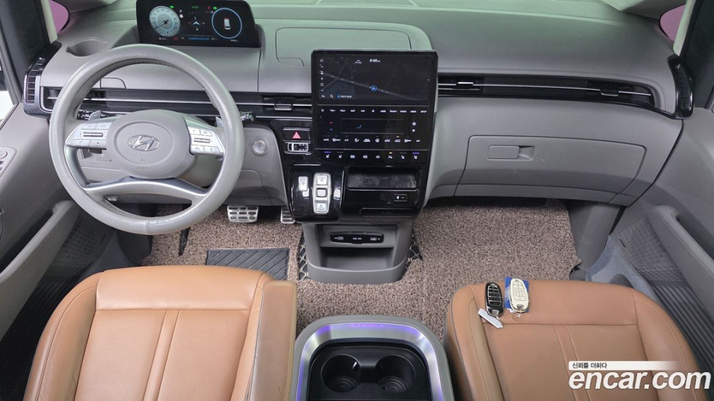 Hyundai Staria Lounge 9-Seater, 2022