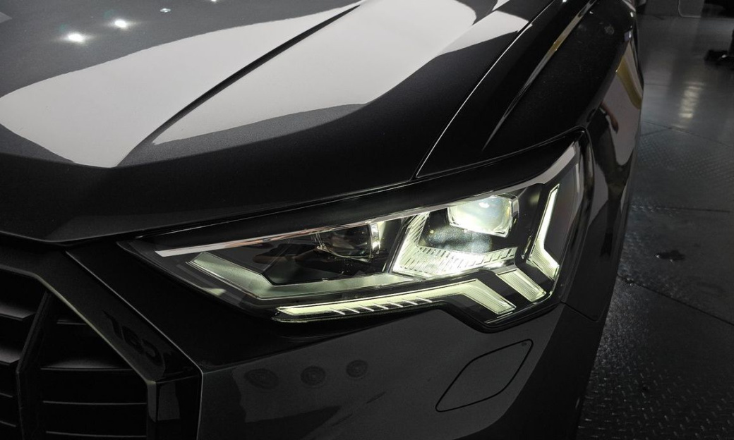 Audi Q3 35 TDI Premium, 2025