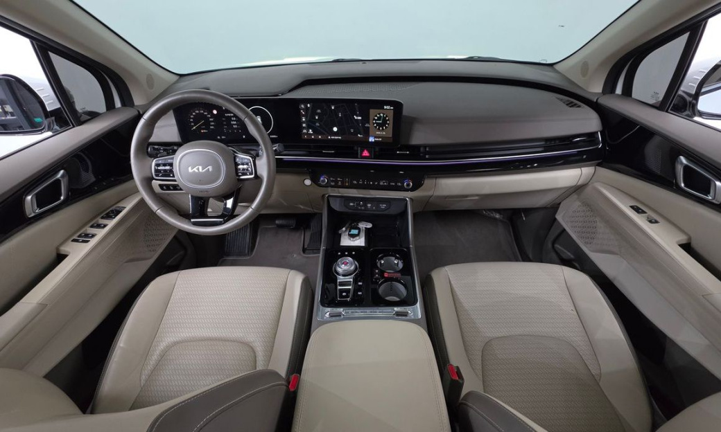 Kia Carnival 7-Seater Signature, 2024