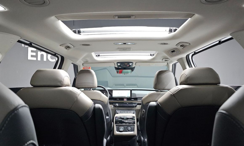 Kia Carnival 9-Seater Signature, 2025