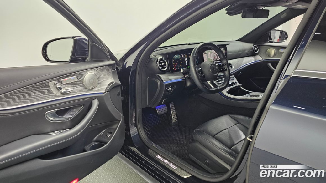 Mercedes-Benz E-Class E350 4MATIC AMG Line, 2022