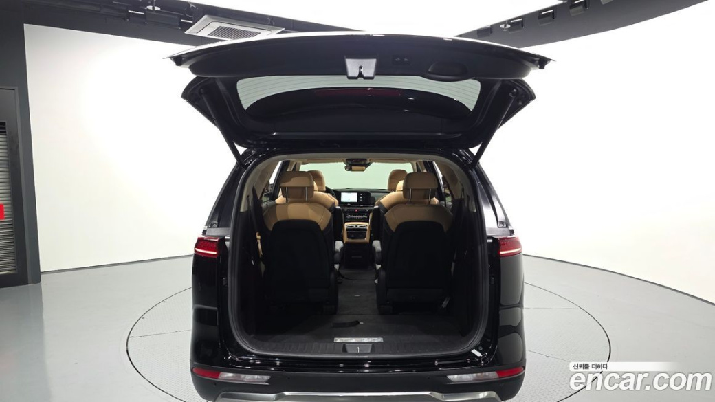 Kia Carnival 9-Seater Signature, 2023