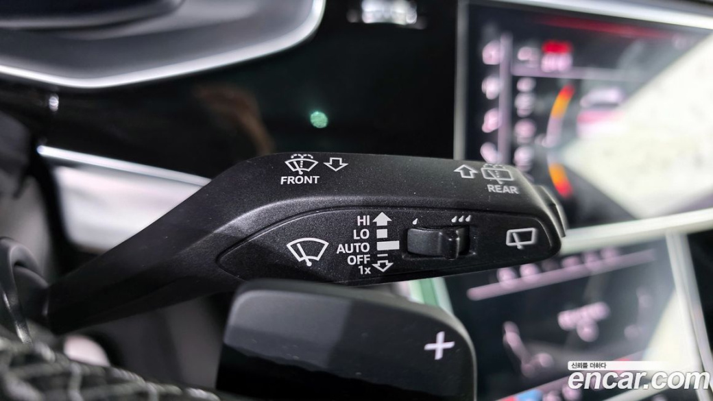 Audi Q8 55 TFSI Quattro Premium, 2023