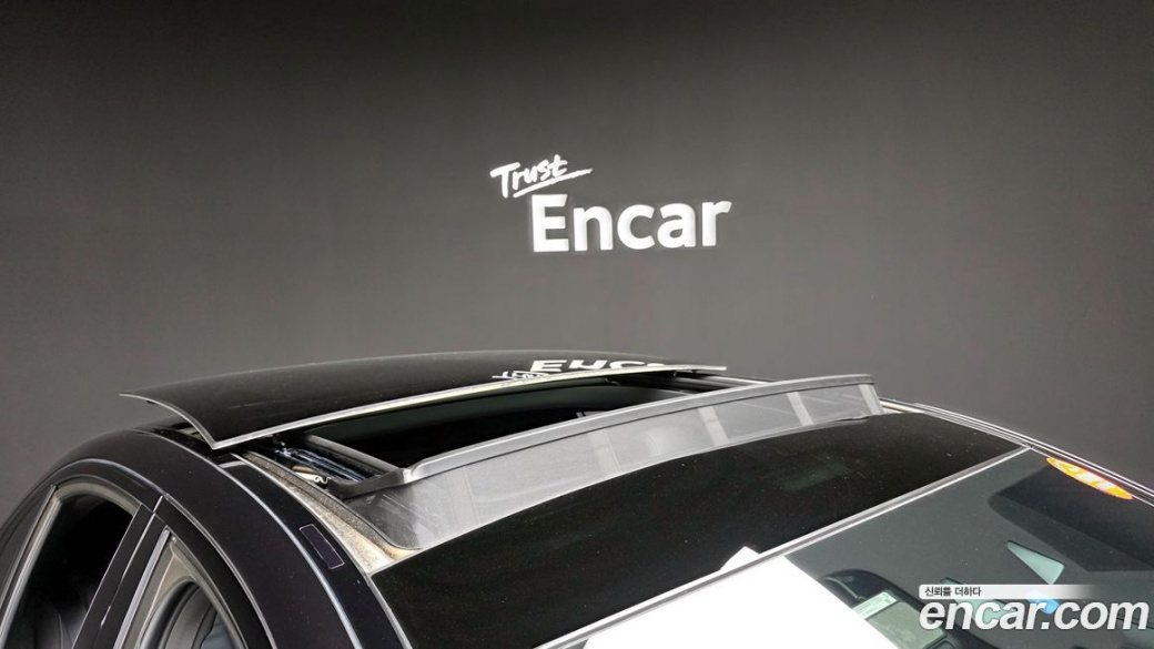 Mercedes-Benz E-Class E350 4MATIC AMG Line, 2023