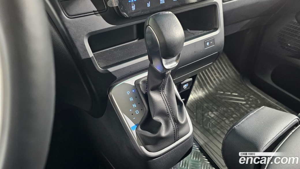 Hyundai Staria Tourer 11-Seater, 2025