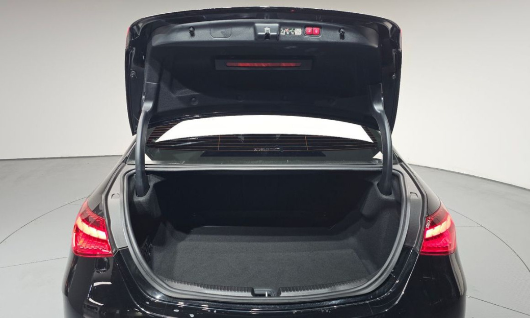 Mercedes-Benz C-Class C300 4MATIC AMG Line, 2024