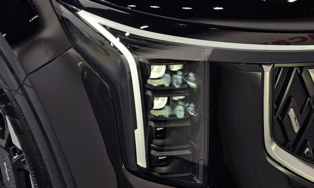 Kia Carnival 7-Seater Signature, 2024