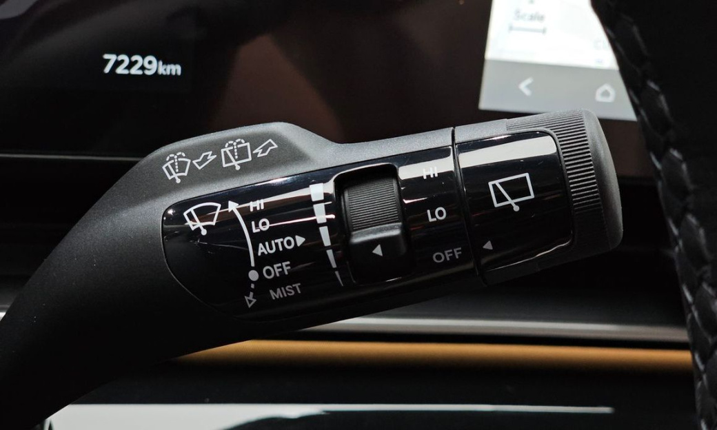 Kia Carnival 9-Seater Signature, 2025