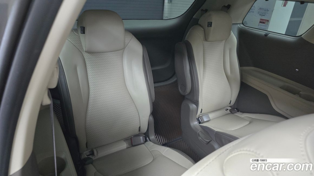 Kia Carnival 9-Seater Signature, 2023