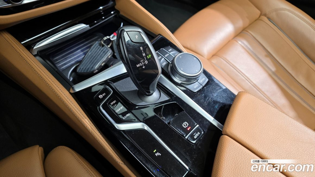 BMW 5-Series 520i Luxury, 2022