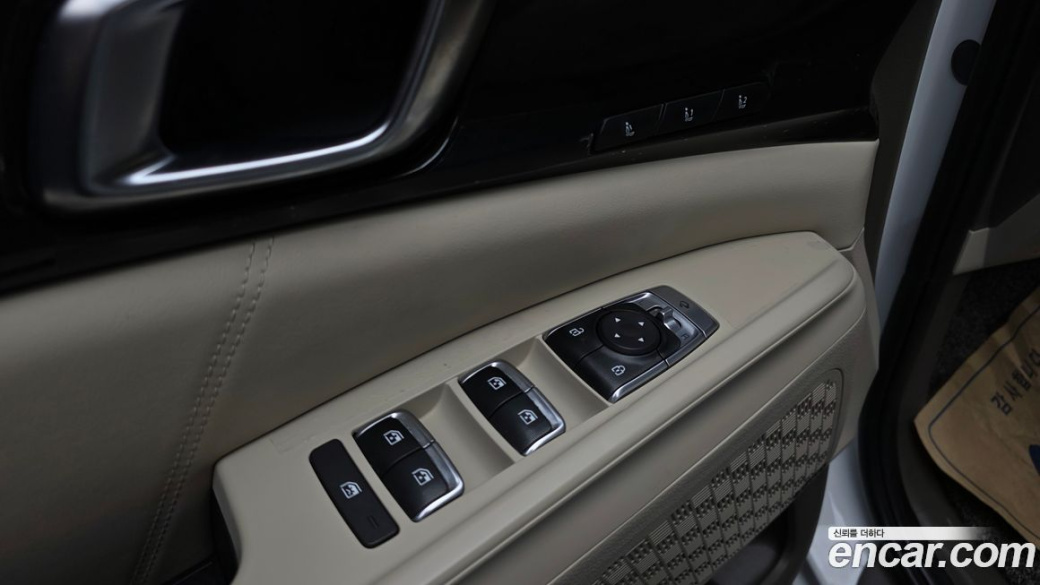 Kia Carnival 9-Seater Signature, 2024