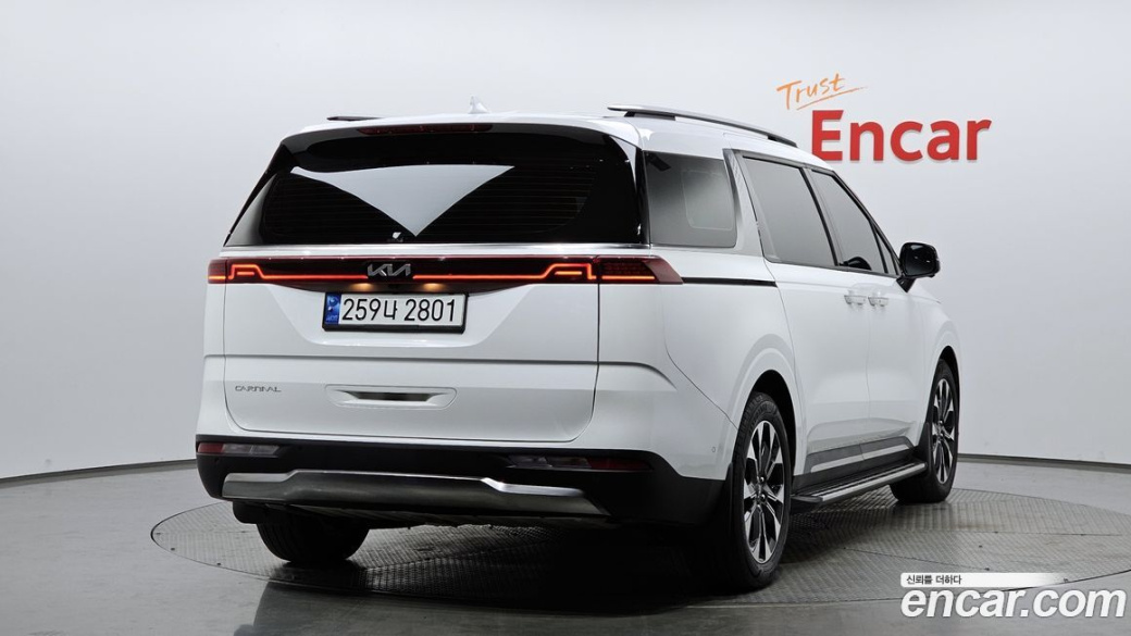 Kia Carnival 7-Seater Outdoor, 2023