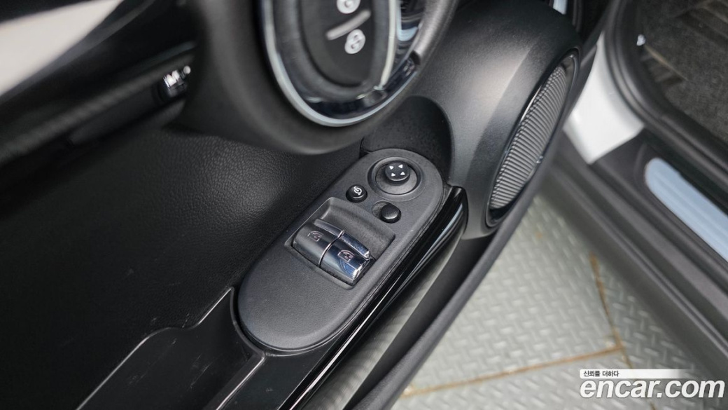 Mini Cooper Classic Plus Launch Pack, 2023