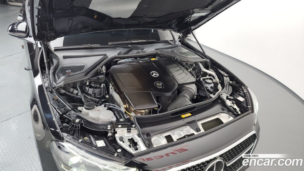 Mercedes-Benz E-Class E300 4MATIC AMG Line, 2024