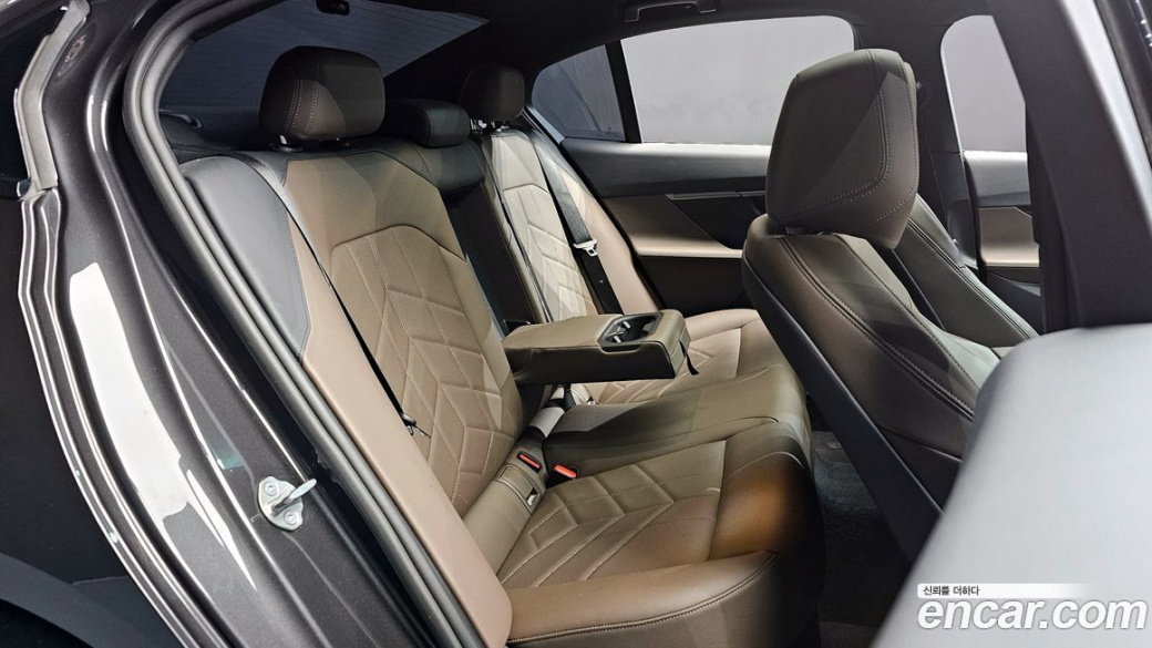 BMW 5-Series 520i, 2024