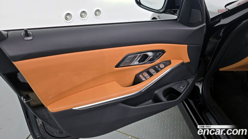 BMW 3-Series 320i Touring, 2023