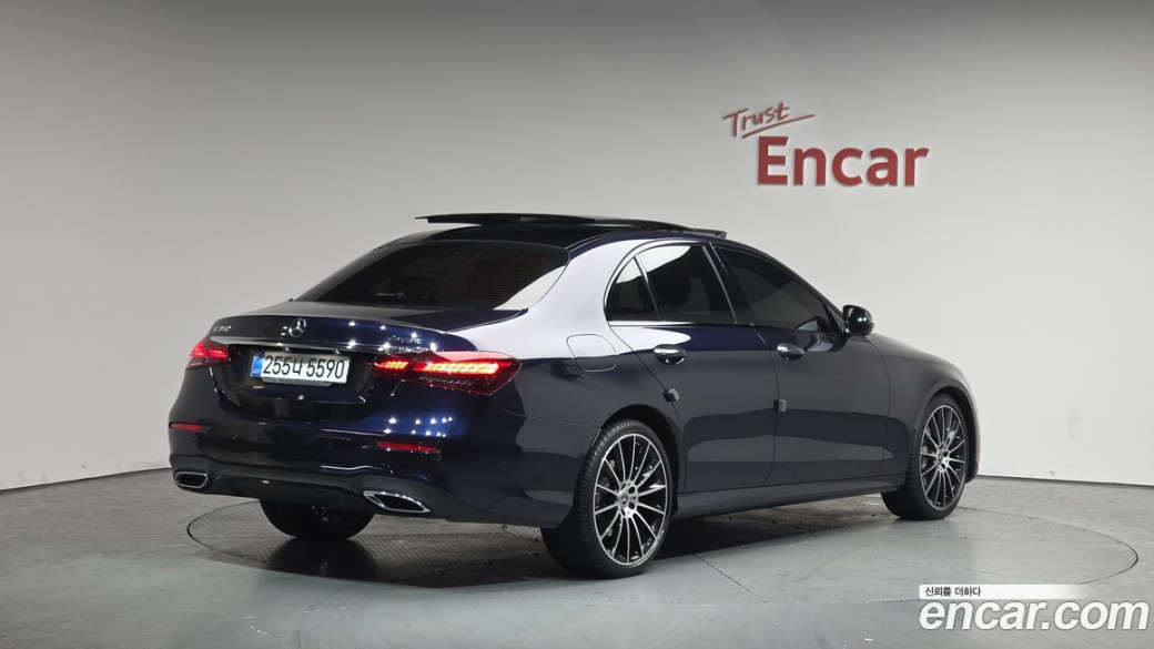 Mercedes-Benz E-Class E350 4MATIC AMG Line, 2023