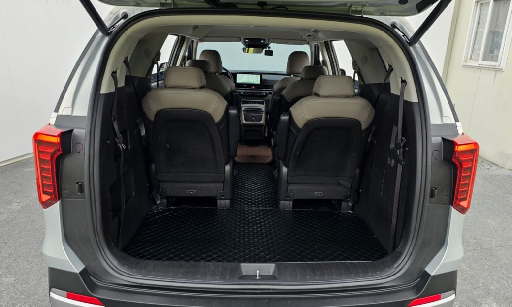 Kia Carnival 9-Seater Prestige, 2025