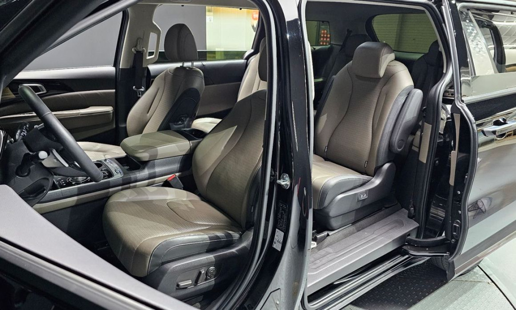 Kia Carnival 9-Seater Signature, 2025