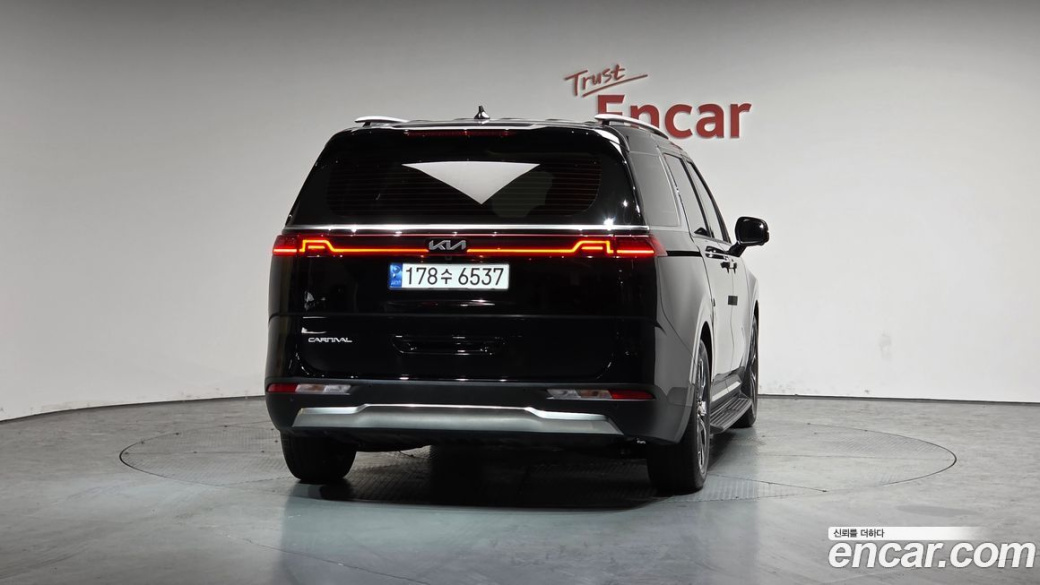 Kia Carnival 9-Seater Signature, 2023
