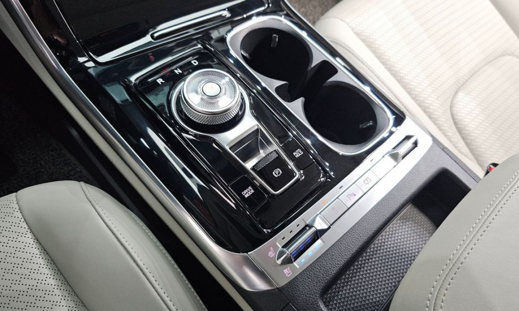 Kia Carnival 9-Seater Signature, 2023