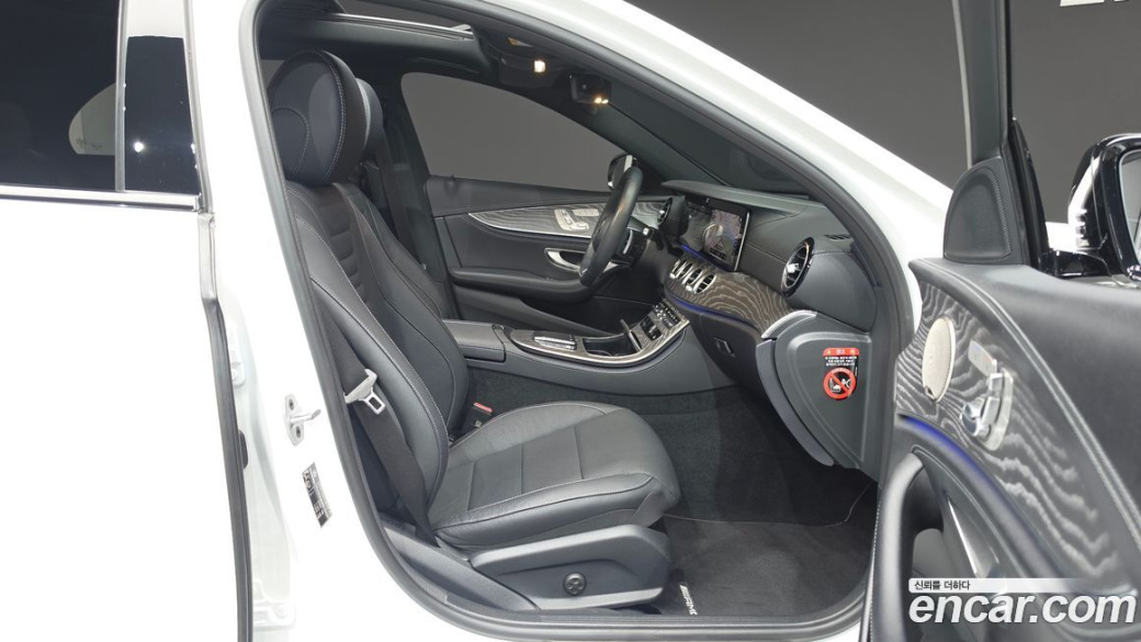 Mercedes-Benz E-Class E350 4MATIC AMG Line, 2023