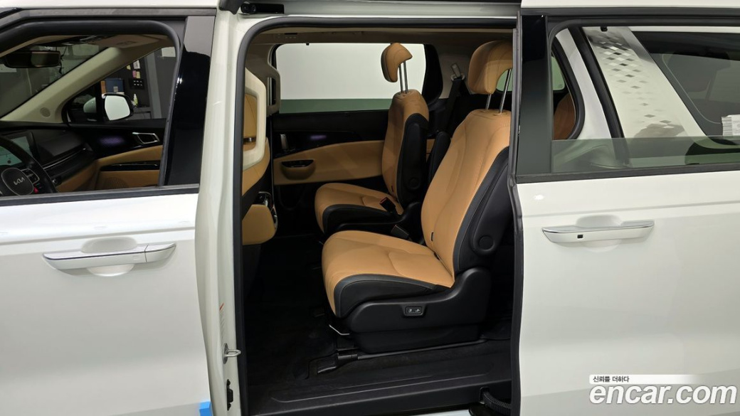 Kia Carnival 9-Seater Signature, 2023
