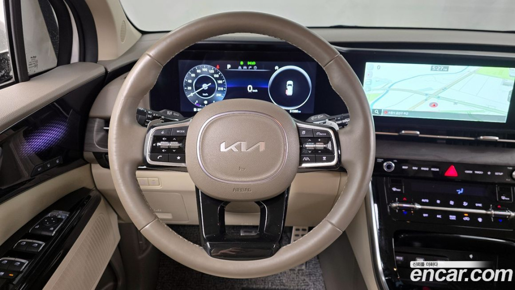 Kia Carnival 7-Seater Signature, 2023