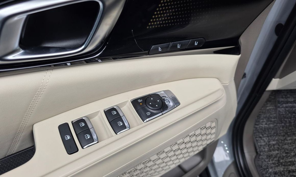 Kia Carnival 7-Seater Gravity, 2025