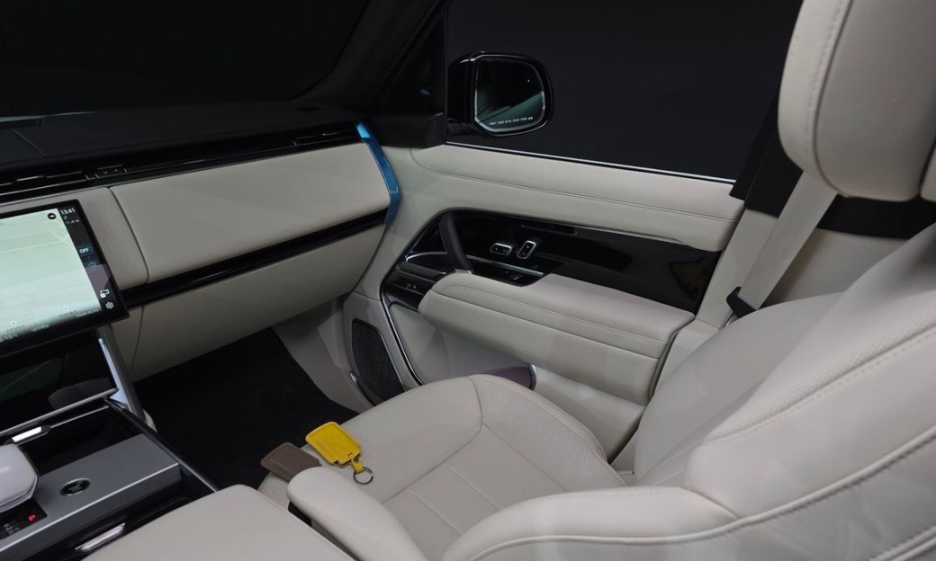 Land Rover Range Rover D350 Autobiography Long Wheel Base, 2025