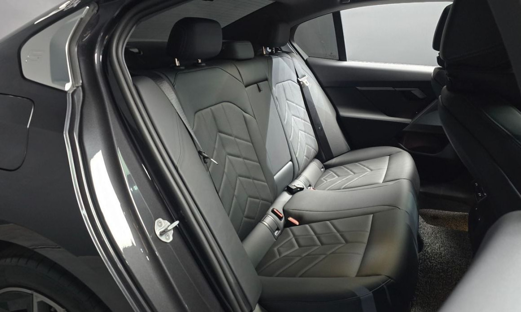 BMW 5-Series 523d, 2025