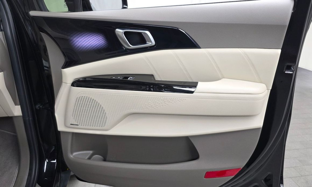 Kia Carnival 11-Seater Signature, 2023
