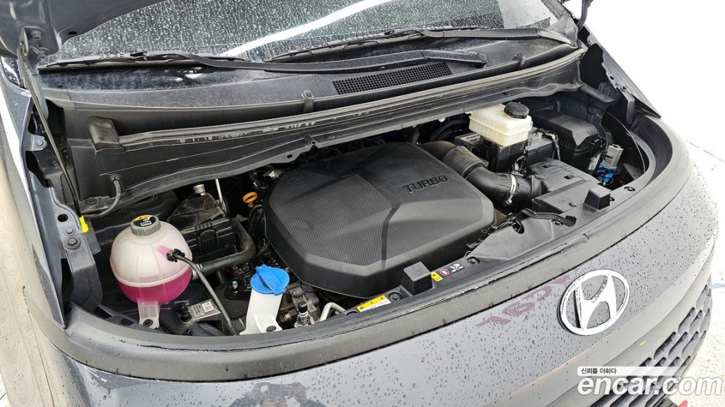 Hyundai Staria Tourer 11-Seater, 2023