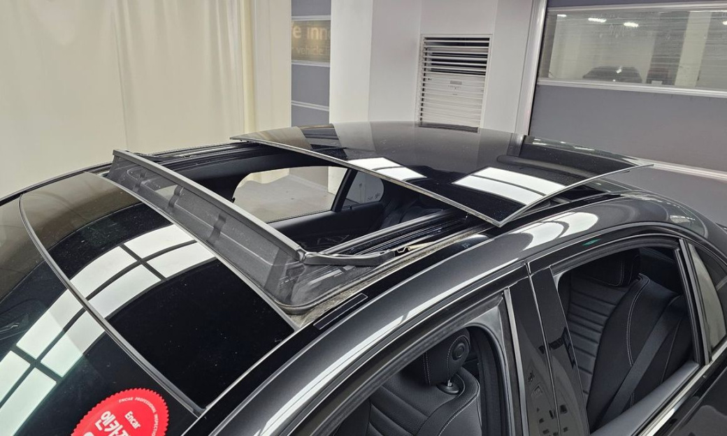 Mercedes-Benz E-Class E350 4MATIC AMG Line, 2023