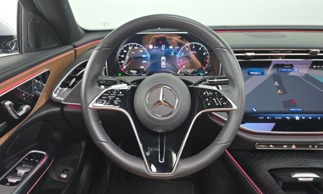 Mercedes-Benz E-Class E200 Avantgarde, 2025