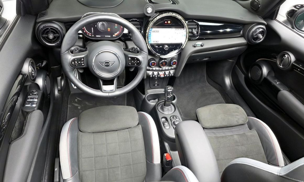 Mini Cooper Convertible JCW, 2024
