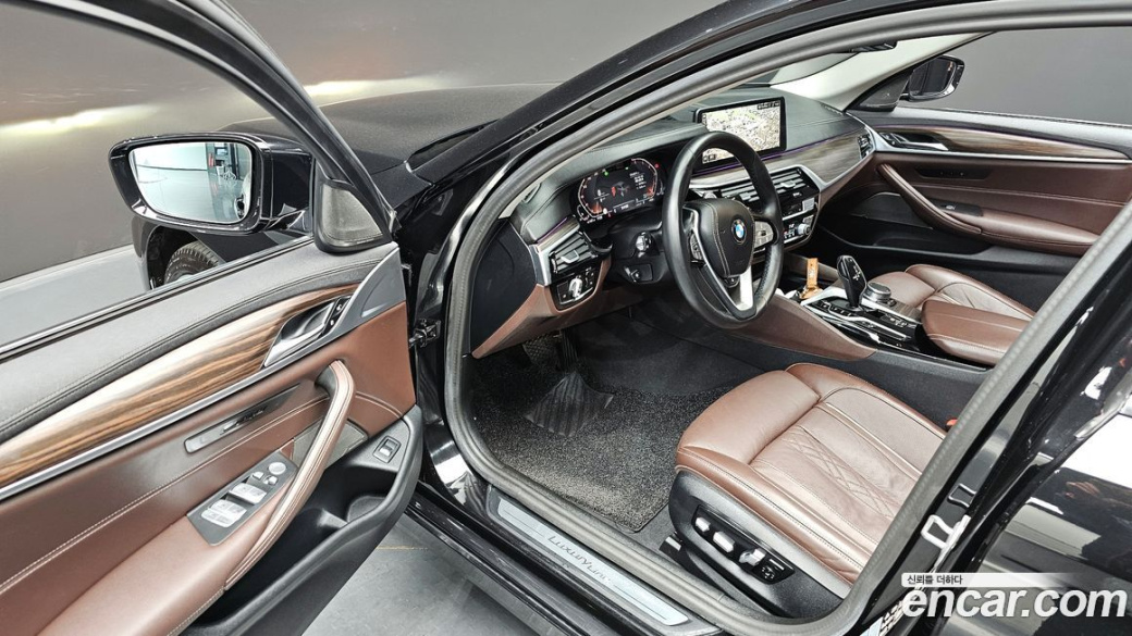 BMW 5-Series 530i xDrive Luxury, 2023