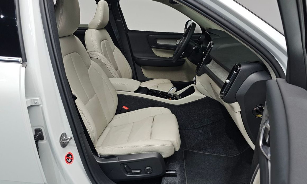 Volvo XC40 B4 Ultimate Bright, 2024