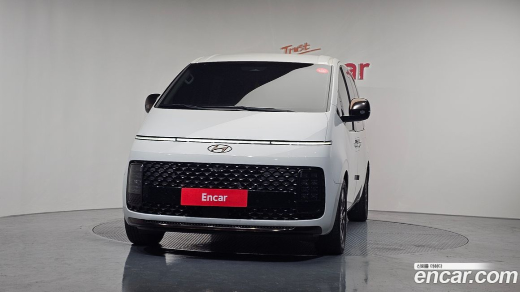 Hyundai Staria 4WD Lounge 7-Seater, 2022